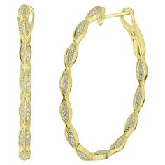 Elevate your look with these exquisite 0.55 Cttw Diamond Hoop Earrings in 18K Yellow Gold. Featuring a graceful, leaf curved design, these earrings are adorned with sparkling round diamonds, each with a dazzling GH color and SI1 clarity. Carefully cut in a single-cut style, the diamonds are set to maximize brilliance, adding a touch of luxury to your everyday ensemble. Crafted from premium 18K yellow gold, these oval-shaped hoops offer both durability and elegance. The earrings are secured with Modern Hoop Earrings, Gold Diamond Hoop Earrings, Sapphire And Diamond Earrings, White Gold Hoops, Pearl Hoop Earrings, Diamond Hoop Earrings, White Gold Band, Antique Earrings, Modern Earrings