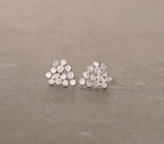 Can make a gorgeous Valentine's day gift..sterling silver cluster earringsunique and minimalist designlight on the earscan go as everyday perfect look and also be fabulous bridal jewelry or other special occasions..measurement:Height 14 mm width 13 mmand golden version:https://www.etsy.com/il-en/listing/200589511/gold-cluster-earrings-small-version?ref=shop_home_active_11also available in a bigger design :https://www.etsy.com/il-en/listing/219537971/streling-silver-cluster-earrings?ref=listing-s Unique Stud Earrings, Minimalist Silver Ring, Artistic Earrings, Unique Studs, Jewellery Craft, Unique Silver Rings, Stud Earrings Unique, White Gold Earrings Studs, Minimalist Earrings Studs