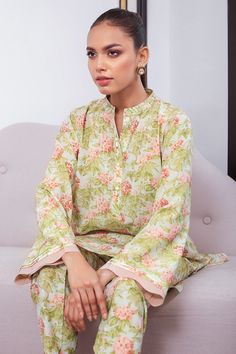 Samra – Sania Maskatiya International Tulip Shalwar, Floral Shirt Outfit, Flat Lay Photography Fashion, Onam Outfits, Sania Maskatiya, Floral Foliage, Lawn Design, Printed Embroidery, Pakistani Couture