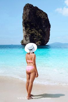 The beautiful Poda island located in Krabi, Thailand is the perfect place to sun tan while enjoying the beautiful view. A magical place with beautiful blue water and white sandy beaches. Buddhist Temples, Lifestyle Board, Visit Thailand, Travel Photography Inspiration, Tropical Beaches, Travel Spots