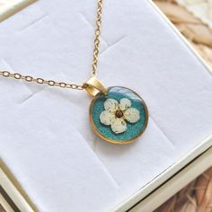 This is beautiful and elegant handmade jewelry, perfect gift for birthday or your beloved girlfriend for date.
Unique jewelry handmade with resin epoxy an dried flowers. This lightweight and cute necklace is for everything occassion. Green Round Necklace Gift For Her, Green Round Pendant Necklace For Her, Green Flower Pendant Necklace For Gift, Green Flower Pendant Necklace As Gift, Green Jewelry With Flower Charm As Gift, Elegant Resin Flower Pendant Jewelry, Handmade Green Necklaces For Birthday Gift, Turquoise Jewelry With Flower Charm For Gift, Green Flower Necklace For Gift