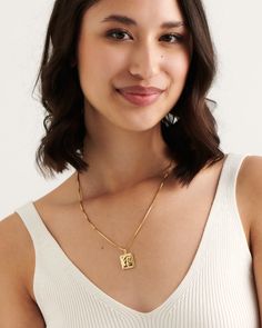 Timeless elegance combined with modern playfulness to create our gold Ancona necklace. Minimal yet detailed this necklace is the perfect layering piece you need in your summer wardrobe. Wear with the colourful Pompei Necklace or keep it classic with our Monti choker. 
Details

Handcrafted in a thick layer of 18k gold on sterling silverAdjustable chain length: 50 cm + 5 cm extenderPendant size: 1,8 cm x 1,6 cmChain width: 1,6 mmLuxurious cotton pouch & jewellery box with every order Bruna The Label, Fair Trade Jewelry, Tahitian Black Pearls, Cotton Pouch, Recycled Jewelry, Gold Piece, Sustainable Jewelry, Recycled Silver, Freshwater Cultured Pearls