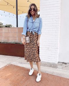 Golden Goose Outfit, Leopard Print Outfits, Loungewear Outfits, Casual Chique, Leopard Skirt, Summer Outfit Ideas, Skirt And Sneakers, Legging Outfits