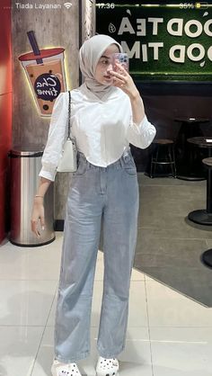 𝐅𝐨𝐥𝐥𝐨𝐰 𝐝𝐚𝐧 𝐓𝐞𝐦𝐮𝐤𝐚𝐧 𝐈𝐧𝐬𝐩𝐢𝐫𝐚𝐬𝐢𝐦𝐮 𝐃𝐢 𝐒𝐢𝐧𝐢 !! #hijabcasual #gamissyari #FlashSale #photography #hijabibloggers #hijab_am_ #styleblogger #hijabinstan #hijabchamber #Terbaru #hijabdaily Outfit Jeans Hijab, Outfit Celana Jeans, Ootd Hijab Casual Jeans, Ootd Crewneck, Ootd Korean Style Hijab, Jeans Outfit Hijab, Korean Style Hijab, Outfit Ngampus, White Tops Outfit