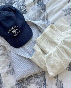 Beach Outfit Ideas Summer, Coastal Outfit, Aesthetic Beachy, Hamptons Aesthetic, Beach Outfit Ideas