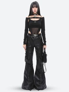 Diese Cyberpunk-Cargohose aus Kunstleder kombiniert mutigen Streetwear-Stil mit Funktionalität. Mit mehreren Cargo-Taschen und metallischen Akzenten bietet sie einen praktischen Touch. Perfekt mit einem taillierten Oberteil oder einer übergroßen Jacke für einen rebellischen Look.



 Cyberpunk-Ästhetik

 Doppelte Taschen vorne

 Cargo-Taschen

 Gürtelschlaufendetail

 Ösenbänder an der Seite

 Metall-Accessoire mit Druckknopf am Bein

 Hohe Taille

 Ausgestellt

 aus PU Leather Cargo Pants, Fall Sweaters For Women, Form Fitting Tops, Crop Pullover, Denim Hoodie, Jogger Pants Casual, Streetwear Mode, Cyberpunk Aesthetic, Side Snap