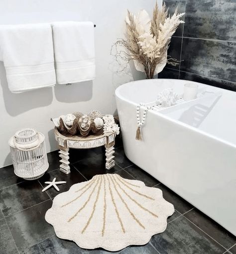 21 Amazing Guest Bathroom Decor Ideas That Turn Heads - By Kimberly Faye Theme Bathroom Ideas, Coastal Theme Bathroom, Beachy Bathroom Decor, Small Coastal Bathroom, Farmhouse Style Kitchen Cabinets, Vibey Apartment, Seashell Bathroom, Ocean Bathroom, Coastal Bathroom Decor