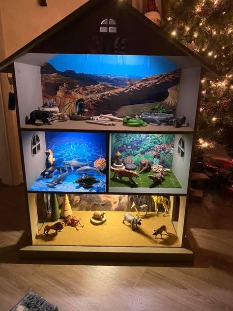 Diy Dinosaur Doll House, Zoo Landscape, Dinosaur House, Superhero House, Animal Habitats Preschool, Dollhouse Remodel, Old Dollhouse, Safari House, Doll House For Boys