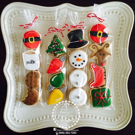 #cookies #sugarcookies #decoratedcookies #royalicingcookies #christmascookies #christmascookies2015 #minis #christmas2015 #navidad2015… Decorated Christmas Cookies, Christmas Cookies Gift, Winter Cookie, Christmas Cookie Exchange, Xmas Cookies, Mini Cookies, Christmas Cookies Decorated, Christmas Sugar Cookies, Christmas Party Favors