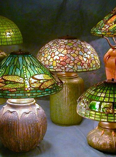 Cute Vintage Lamps, Lamp Lighting, Cute Vintage Room Ideas, Tiffany Lamps Bedroom, Stain Glass Lamps, Hippie Lamps, Vintage Tiffany Lamp, Glass Lights, Green Lamps