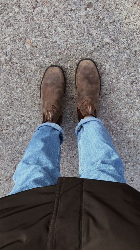 Business Casual Blundstone, Black Jeans And Blundstones, Blind Stone Outfit, Country Side Outfit Winter, Blundstones Aesthetic, Blunderstone Boots, Blundstone Winter Outfit, Blundstones And Jeans, Blunderstone Outfit