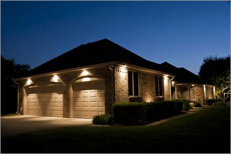 Exterior House Lights, Outdoor Recessed Lighting, House Lighting Outdoor, Garage Lights, Blitz Design, Landscape Lighting Design, Lighting Techniques, Backyard Lighting, Cosy Home