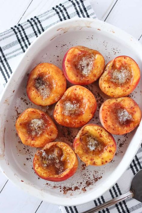 baked peaches Easy Gf Dessert, Healthy Baked Peaches, Healthy Peach Dessert, Healthy Peach Recipes, Peach Dish, Peach Desserts Easy, Peach Healthy, Baked Peaches, Nectarine Recipes