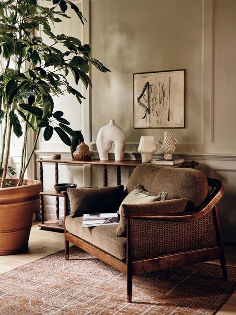 Soho Home Office, Soho House Paint Colors, Soho House Living Room, Soho Home Living Room, Earthy Eclectic Living Room, Soho Home Bedroom, Soho House Interiors, Earthy Eclectic, Bedroom Armchair