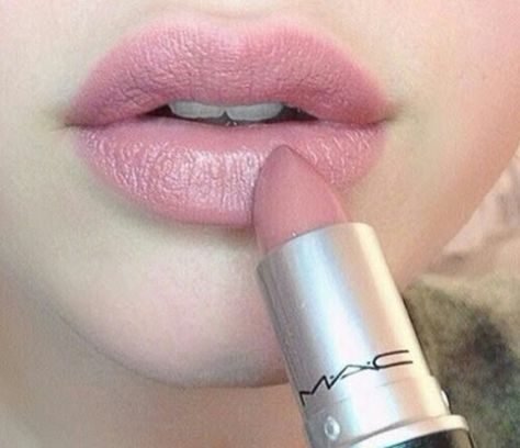 The pink is cute Pale Pink Lips, Makeup Skills, Sydney Style, Dream Aesthetic, Nails Makeup, Kiss Makeup, Hair Nails, Lipstick Makeup, Natural Lips