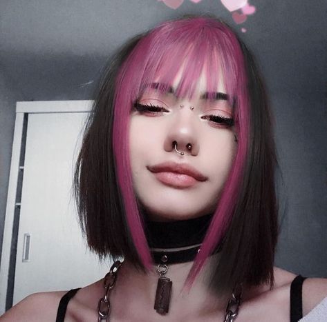 Short Egirl Hair, Alt Hair Dye Ideas Short Hair, Aesthetic Hair Color Ideas, Alternative Hair Dye Ideas, Egirl Hair Dye, Egirl Hairstyle Color, Underside Hair Dye, Alt Girl Hair, Hair Dye Patterns