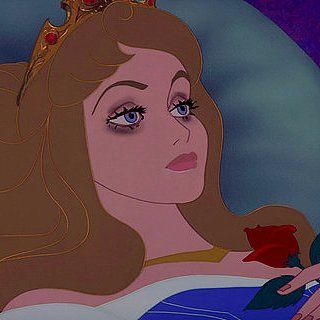 You've Never Seen Disney Princesses Like This Before: Disney princesses were our original source of beauty inspiration, right down to the glossy waves and rosebud lips. Disney Princess Makeup, Back To University, Karakter Disney, Flynn Rider, Complicated Relationship, Princess Aurora, Disney Memes, Mulan, Tumblr Posts