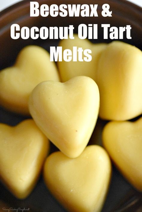 How to make Beeswax Tart Melts. A non-toxic and wax melt alternative Bee Projects, Body Butter Vs Lotion, Beeswax Recipes, Wax Melts Recipes, Beeswax Melts, Diy Wax Melts, Candle Melts, Melt Recipe, Room Fragrance