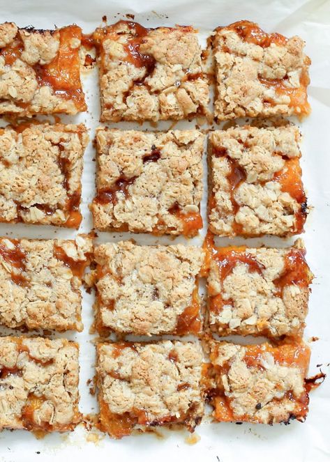 Apricot Crisp Bars (traditional and gluten free recipes) by Barefeet In The Kitchen Apricot Jam Bars Recipe, Apricot Crisp, Crumb Topping Recipe, Oat Crust, Apricot Bars, Fresh Apricots, Jam Bars, Apricot Recipes, Fruit Crisp