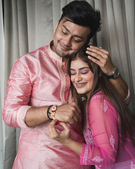 Sisters Photography Poses Indian, Rakha Bandhan, Anam Darbar, Sisters Photography Poses, Brother Poses, Brother Sister Poses, Brother Sister Photography, Brother Sister Pictures, Awez Darbar