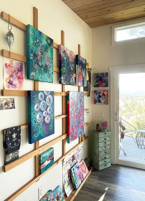 My favorite kind of art easel! Home Art Studios, Art Studio Storage, معرض فني, Art Shed, Art Studio Space, Art Studio Room, Art Studio Organization, Acrylic Painting Ideas, Art Studio Design