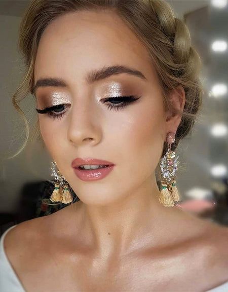 10 Bridal Makeup Ideas and Top Tips for Going DIY – Clear Wedding Invites Bridal Makeup For Blue Eyes, Simple Wedding Makeup, Wedding Eyes, Wedding Makeup Bride, Round Face Makeup, Wedding Eye Makeup, Glam Wedding Makeup, Make Up Braut, Bridesmaid Hair Makeup