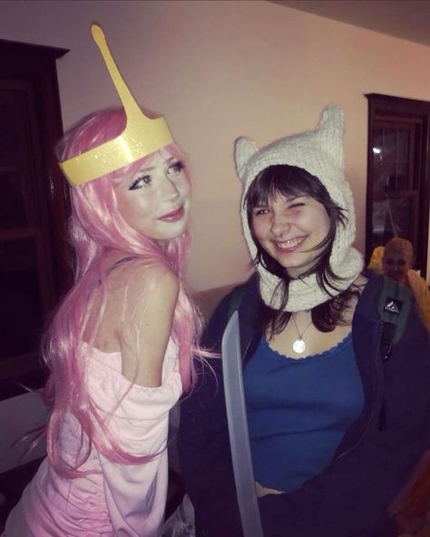 Blonde And Brown Hair Halloween Costumes Couples, Marceline And Princess Bubblegum Halloween Costume, Finn The Human Halloween Costume, Creative Couples Costume Ideas, Aesthetic Couples Costumes, Iconic Duo Halloween Costumes Bff, Halloween Duo Costumes Bff, Wlw Costumes, Princess Bubblegum Costume