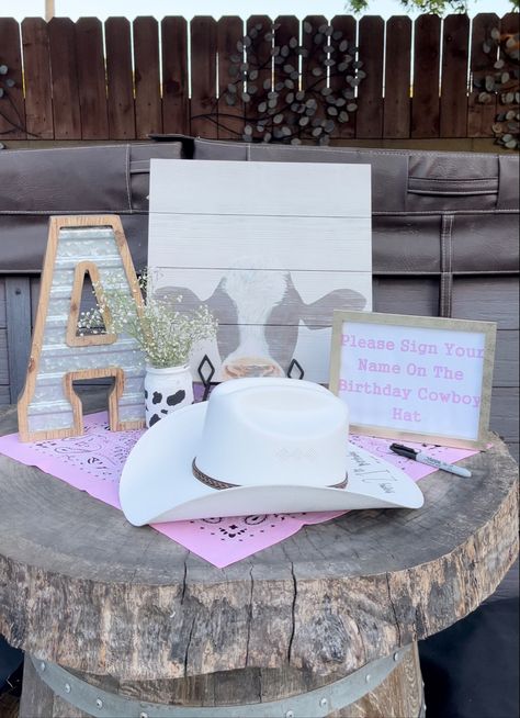 Western Birthday Ideas Country Sweet 16 Decorations Rustic, Sweet Sixteen Country Theme Party Ideas, 16 Birthday Party Ideas Country, Cow 18th Birthday, Sweet 16 Hoedown, 18th Country Birthday Ideas, Western Theme 21st Party, Western Girl Party Ideas, Sweet 16 Western Party Ideas