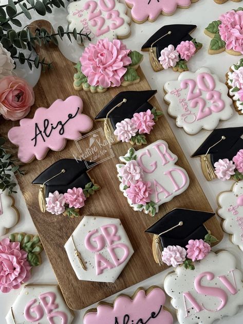 Grad Cake With Flowers, Phd Party, Pink Graduation Party, Law School Graduation Party, Graduation Party Pictures, Graduation Party Desserts, Graduation Treats, College Grad Party, School Cookies