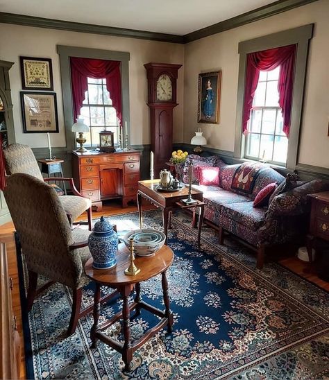 1860s Interior Design, 1860s Home Interior Design, Classic Colonial Homes Interiors, American Decor Living Room, 1897 House Interior, Early American Living Room, Floral Chair Living Room, American Colonial Living Room, 18th Century New England House Interior