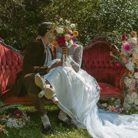 Jaidyn & Cody were absolutely breathtaking for this shoot. Big shout out to @222photo.graphy for hosting this day and providing a space for so many of us to create & connect ❤️ Content Host: @222photo.graphy Couch: @glafirasglam_photoboothrentals Jewelry: @silverhazejewelry Models: @jaidynlou Florals: @sharetheloveflowerfarm & arranged by @222photo.graphy Vintage Couch Wedding Photos, Velvet Couch Photoshoot, Couch Wedding Photos, Vintage Furniture Wedding, Suede Couch, Antique Couch, Vintage Couch, Velvet Couch, Valentine Wedding