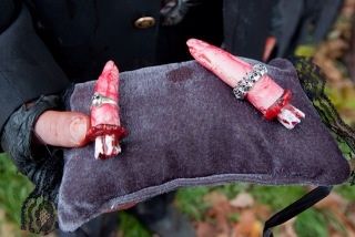 Cute idea for a zombie wedding theme Horror Movie Themed Wedding, Horror Themed Wedding Ideas, Horror Wedding Ideas, Horror Theme Wedding, Horror Wedding Theme, Scary Wedding, Apocalypse Wedding, Horror Wedding, Spooky Wedding