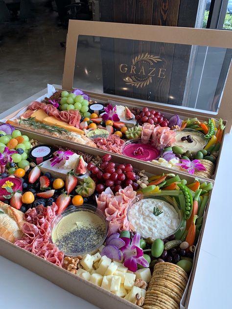 Charcuterie Lunch, Cafe Lunch, Charcuterie Gifts, Graze Box, Fruit Platter Designs, Picnic Box, Breakfast Platter, Charcuterie Inspiration, Charcuterie Platter