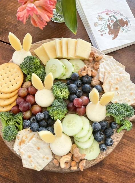 Kids Easter Decorations, Rabbit Charcuterie Board, Easter Food Decorations, Food For Easter Party, Some Bunny Is Turning Two Birthday, Bunny Themed Party Food, Some Bunny Is One Birthday Food, Bunny Party Food Ideas, Easter Treat Table