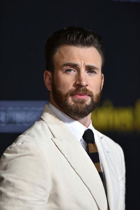 Avengers Black Widow, Chris Evans Beard, Christopher Robert Evans, Christopher Evans, Robert Evans, Chris Evans Captain America, Marvel Actors, Man Thing Marvel, Steve Rogers