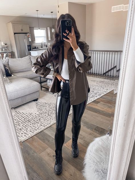 Brown Leather Shacket Outfit, Brown Leather Shacket, Patent Leather Leggings Outfit, Leather Shacket Outfit, Big Hips Outfit, Leather Shirt Outfit, How To Style Leather Leggings, Style Leather Leggings, Leather Shacket