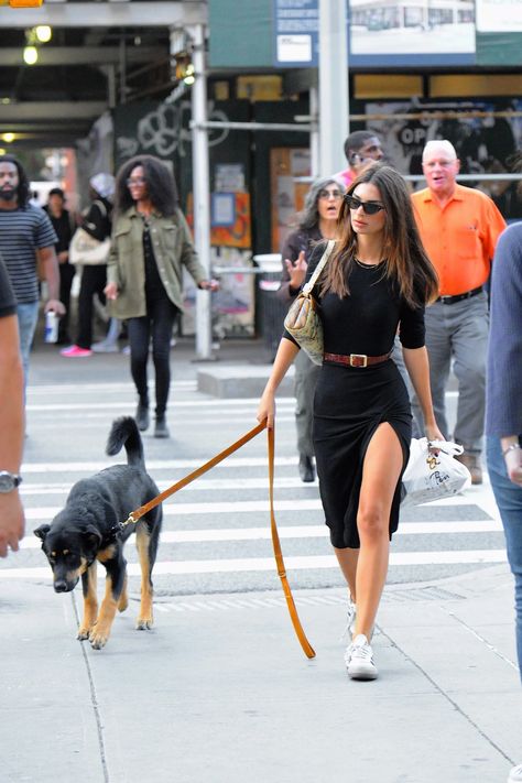 I Am Obsessed With Emily Ratajkowski’s Dog-Walking Outfits | Vogue Trainers Women Outfit Street Styles, Dog Walking Outfit Spring, Emily Ratajkowski Dog, Summer Walking Outfit, Snickers Outfit, Millennial Woman, Trainer Collection, Dog Walking Outfit, Walking Outfit