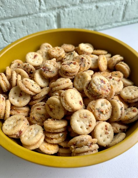 Cheesy Ranch Ritz Bits Cheesy Ranch Ritz Bits, Ritz Ranch Crackers, Ritz Cheese Cracker Recipes, Ritz Cracker Snacks Appetizers, Ritz Bits Ranch Crackers, Mini Ritz Crackers Recipe, Ritz Bits Churros Recipe, Ritz Bits Recipes, Ranch Crackers