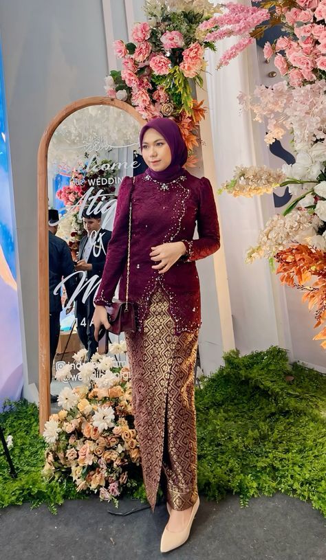 #BEAUTY ,#REALATIONSHIPS #Fashion #Outfits #Summer Outfits #Animals Model Kebaya Brokat Modern Hijab, Songket Dress Modern, Dress Kondangan Modern, Simple Elegant Dresses, Kebaya Simple, Dress Brokat Modern, Model Dress Kebaya, Batik Dress Modern, Kebaya Modern Dress