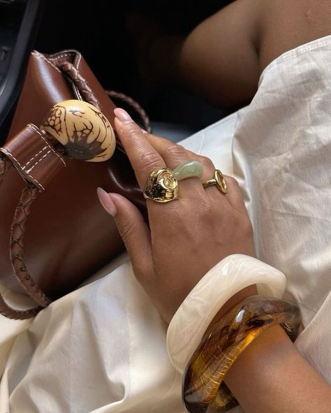 Current obsession : bangle bracelets 🤎✨⛓️ inspo via @pinterestuk @pinterest #bangles #banglebracelets #layeredjewellery #statementjewellery #minimalstyleinspiration #minimalstreetwear #styleinspo #fashiontrends2024 #pinterestfashion #pinterestinspo #pinterestinspiration #styledujours Accessory Inspo, Hippie Aesthetic, Into Fashion, Aesthetic Moodboard, Chunky Bracelets, Stacked Jewelry, Delicious Meals, Pinterest Fashion, Carrie Bradshaw