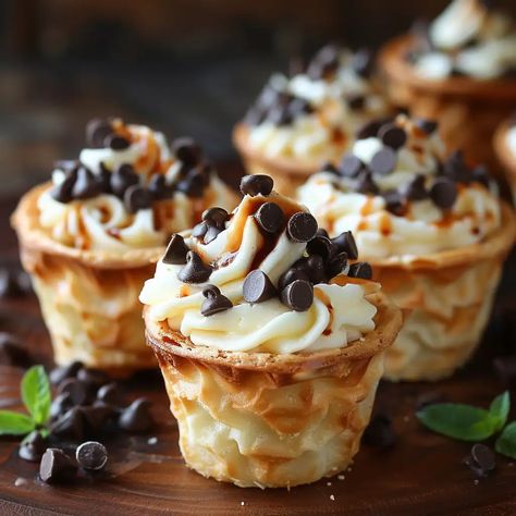 Mini Cannoli Cups Cannoli Dessert Table, Holiday Mini Desserts Christmas, Mini Canolli Tarts, Chocolate Dessert Cups Ideas, Easy Desserts For A Group, Mini Cannoli Bites, Cake Shots Recipe Mini Desserts, Cannoli Cupcakes Recipe, Pastry Cups Desserts