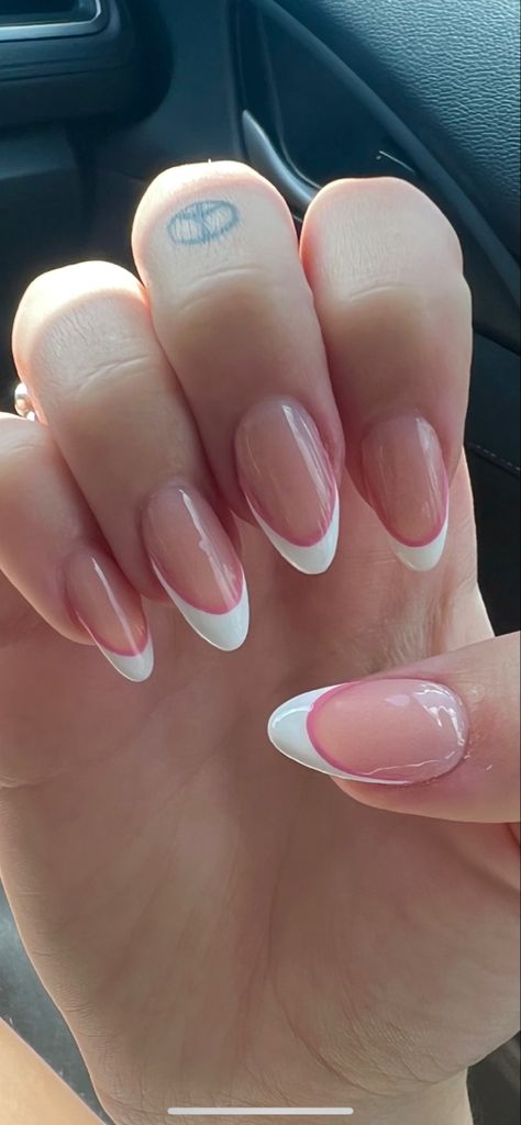 French tip nails
Nails
Dainty
Soft nails
Simple nail design Rounded Acrylic Nails, Nails Yellow, Simple Gel Nails, Girly Acrylic Nails, Casual Nails, Classy Acrylic Nails, Soft Nails, Round Nails, White Nail