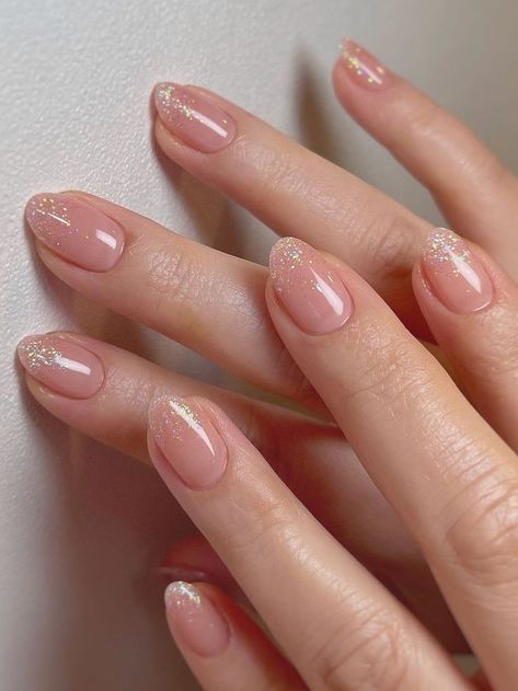 Engagement Nails, Bridesmaids Nails, Kutek Disney, Unghie Nail Art, Nude Nail, Nude Nail Designs, Subtle Nails, Simple Gel Nails, Minimal Nails