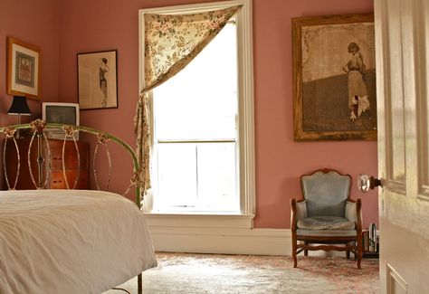 color love Pink Teen Bedroom, Vintage Pink Bedroom, Pink Vintage Bedroom, Eclectic Bedroom Design, Girls Bedroom Paint, Bedroom Eclectic, Kids Bedroom Remodel, Small Bedroom Remodel, Wall Colour