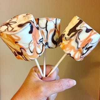 Marshmallows Pops, Covered Marshmallows, Marshmallow Candy, Chocolate Dipped Marshmallows, Thanksgiving Favors, Chocolate Covered Marshmallows, Marshmallow Treats, Marshmallow Pops, Favors Birthday