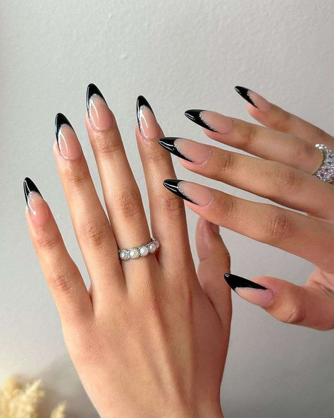 Black Wedding Nails, Black French Nails, Black Almond Nails, Almond Nails French, Kutek Disney, Unghie Sfumate, Black Acrylic Nails, Almond Nails Designs, Almond Acrylic Nails