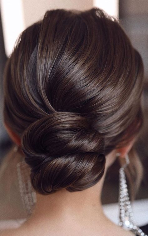 Sanggul Modern, Low Updo, Wedding Hair Up, Sleek Updo, Romantic Wedding Hair, Bridal Hair Buns, Bridal Hair Inspiration, Bridal Hair Updo, Wedding Hair Inspiration