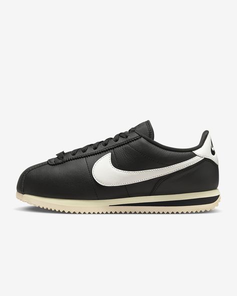 Nike Cortez 23 Premium Women's Shoes. Nike.com Nike Cortez Black, Classic Cortez, Nike Snkrs, Nike Models, Latest Sneakers, Black Leather Shoes, Nike Store, Leather Shoes Woman, Nike Cortez