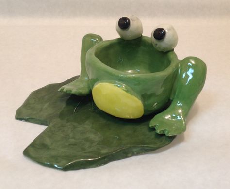 Functional Pinch Pot, Pitch Pots Ideas, Frog Pinch Pot Ideas, Pinch Pot Bowl Ideas, Snail Pinch Pot, Pinch Bowls Ideas, Cute Pinch Pot Ideas Ceramics, Cool Pinch Pot Ideas, Creative Pinch Pots