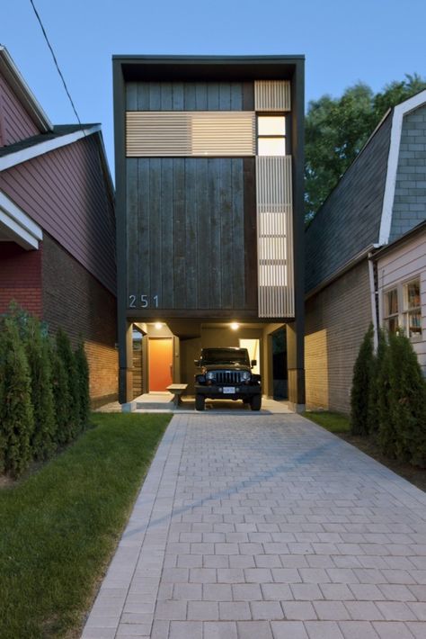 Shaft House by Reza Aliabadi. A thing of thoughtful beauty surrounded by mediocrity; and it didn't cost much more than the adjacent homes. Tiny House Design, Residential Architecture, Narrow House Designs, Small Modern Home, Narrow House, Modern Tiny House, Facade House, Contemporary Architecture, Interior Architecture Design